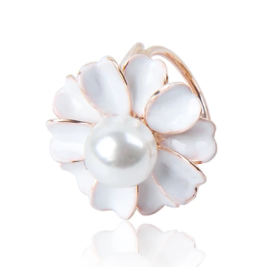 Tuding Ring Brooch White